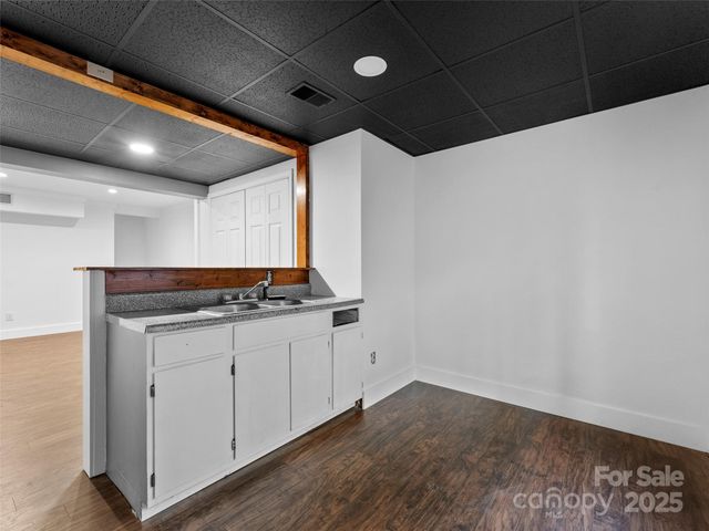 100 Tarragon Place, Flat Rock, NC 28731