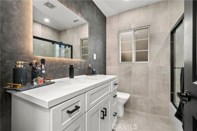 4512 Ostrom Ave, Lakewood, CA 90713