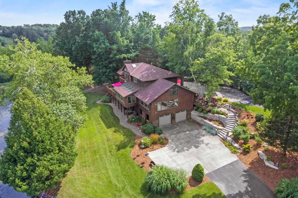 6215 Riesch ROAD, West Bend, WI 53095