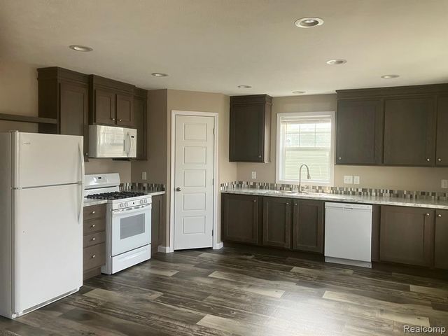 510 Sky View, Morrice, MI 48857