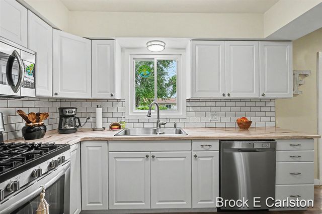 1576 Hendrick Road, Norton Shores, MI 49441