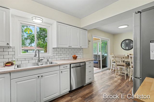 1576 Hendrick Road, Norton Shores, MI 49441