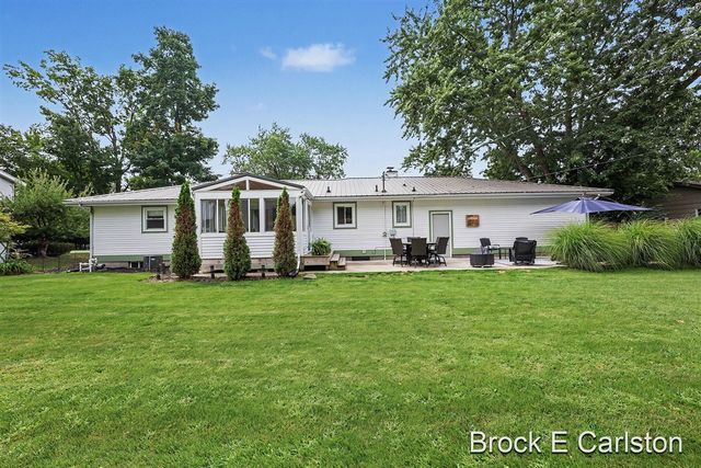 1576 Hendrick Road, Norton Shores, MI 49441
