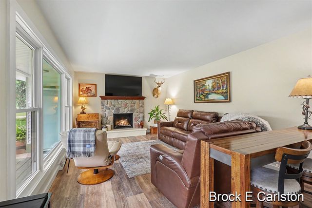 1576 Hendrick Road, Norton Shores, MI 49441