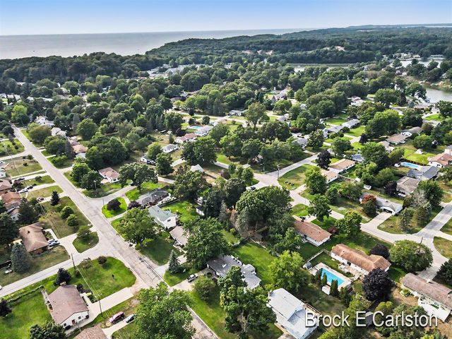 1576 Hendrick Road, Norton Shores, MI 49441