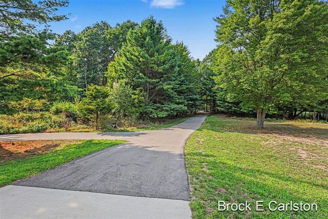 1576 Hendrick Road, Norton Shores, MI 49441