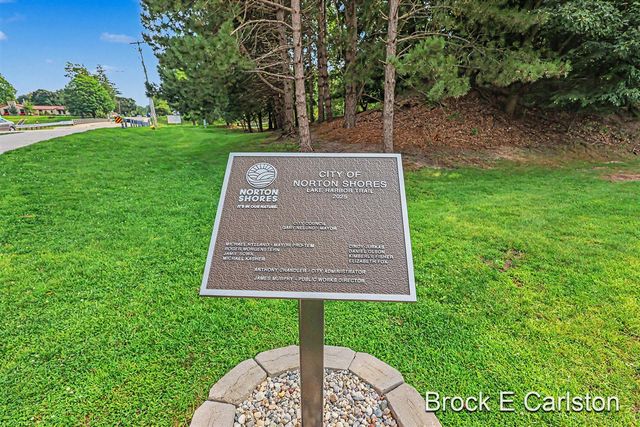 1576 Hendrick Road, Norton Shores, MI 49441