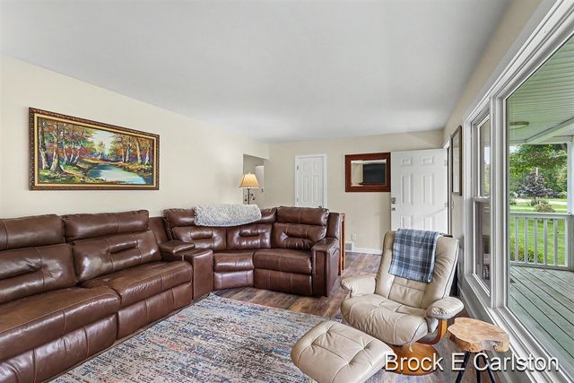 1576 Hendrick Road, Norton Shores, MI 49441