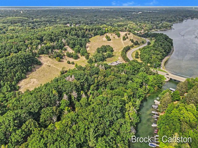 1576 Hendrick Road, Norton Shores, MI 49441