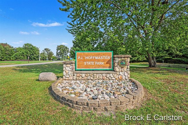 1576 Hendrick Road, Norton Shores, MI 49441