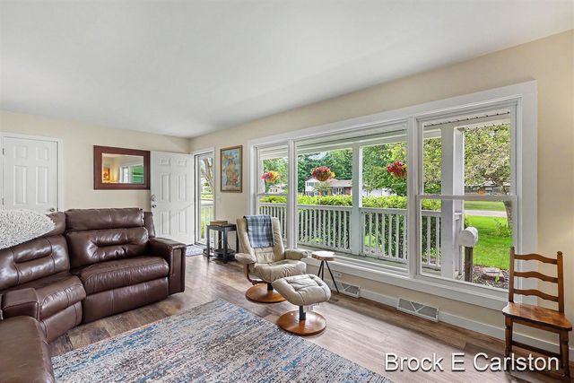 1576 Hendrick Road, Norton Shores, MI 49441
