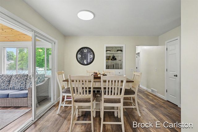 1576 Hendrick Road, Norton Shores, MI 49441