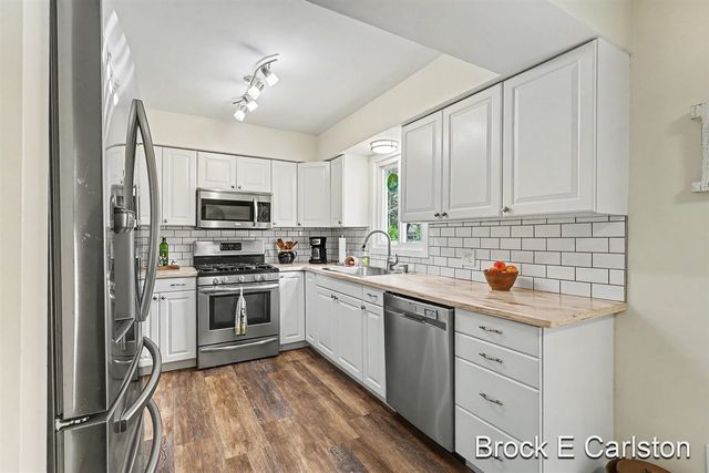 1576 Hendrick Road, Norton Shores, MI 49441