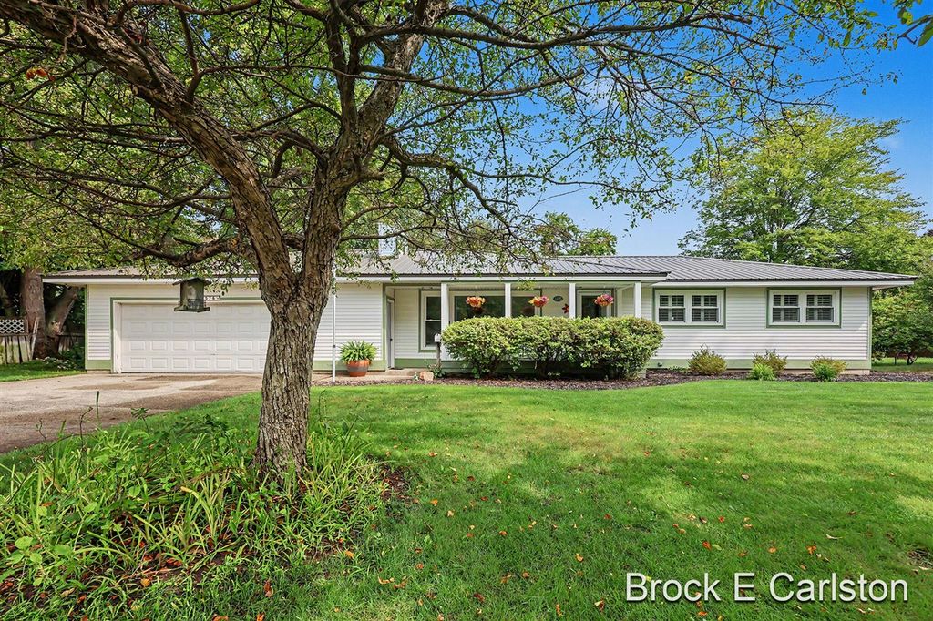 1576 Hendrick Road, Norton Shores, MI 49441