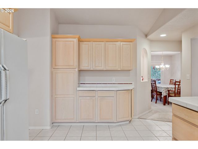 214 ST JAMES Ct, Longview, WA 98632