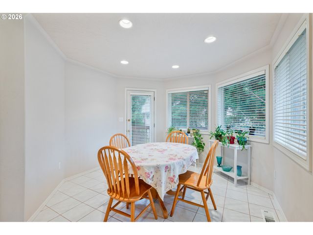 214 ST JAMES Ct, Longview, WA 98632