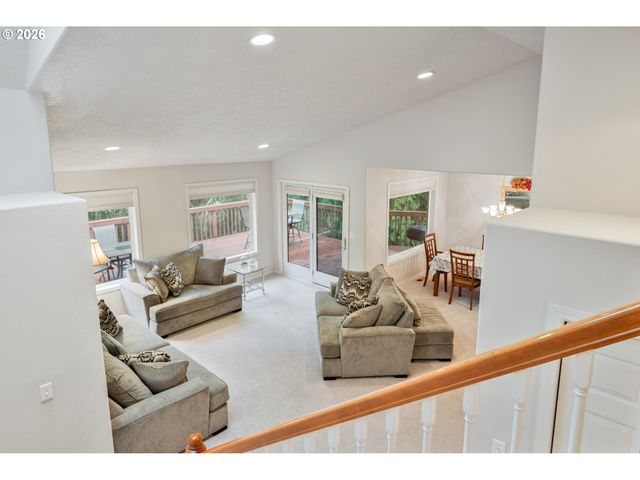 214 ST JAMES Ct, Longview, WA 98632