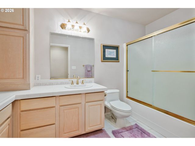 214 ST JAMES Ct, Longview, WA 98632