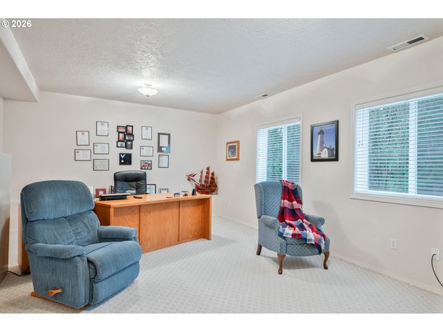 214 ST JAMES Ct, Longview, WA 98632