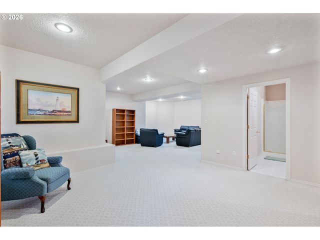 214 ST JAMES Ct, Longview, WA 98632