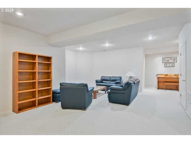 214 ST JAMES Ct, Longview, WA 98632