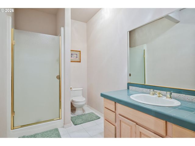 214 ST JAMES Ct, Longview, WA 98632