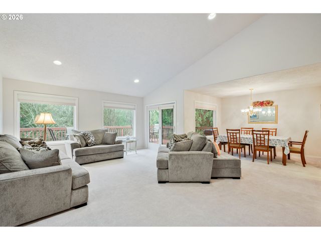 214 ST JAMES Ct, Longview, WA 98632