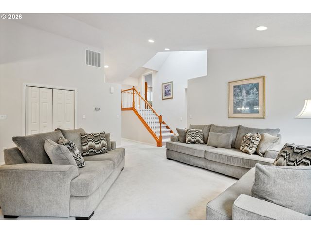 214 ST JAMES Ct, Longview, WA 98632