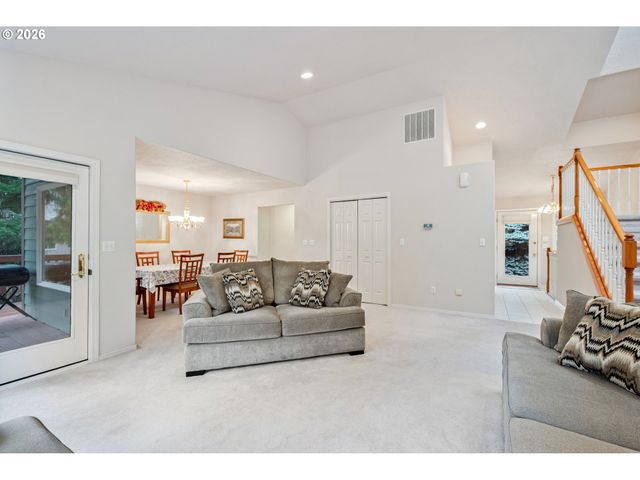 214 ST JAMES Ct, Longview, WA 98632