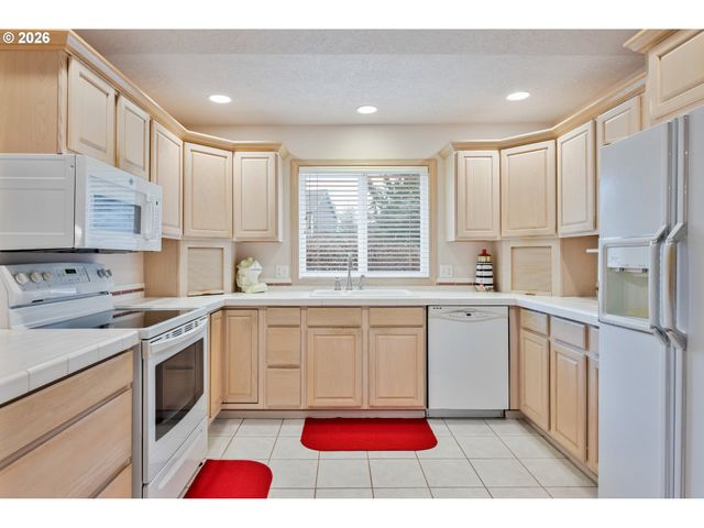 214 ST JAMES Ct, Longview, WA 98632