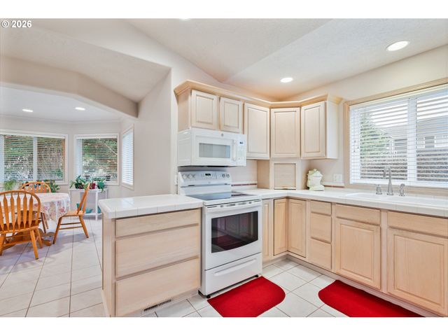 214 ST JAMES Ct, Longview, WA 98632