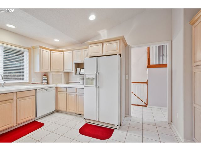 214 ST JAMES Ct, Longview, WA 98632