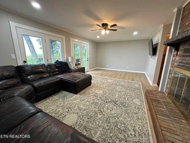 960 Cave Rd, Jefferson City, TN 37760