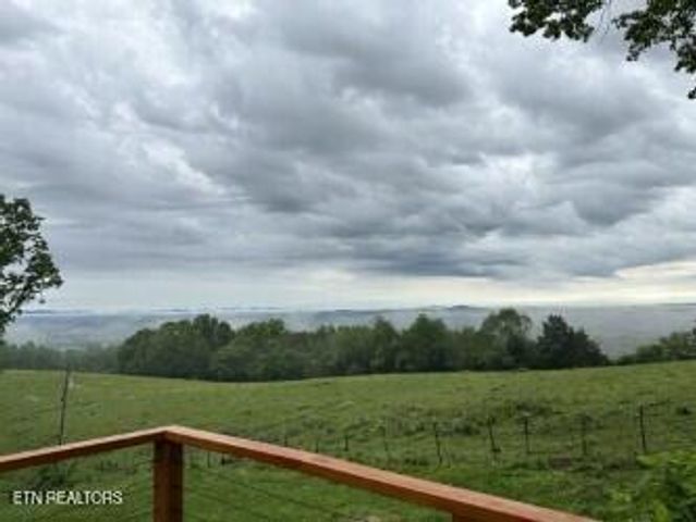 960 Cave Rd, Jefferson City, TN 37760