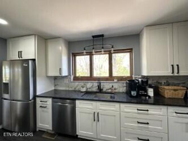 960 Cave Rd, Jefferson City, TN 37760