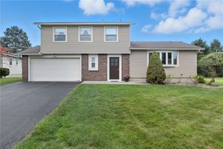 17 Middleton Lane, Penfield, NY 14526