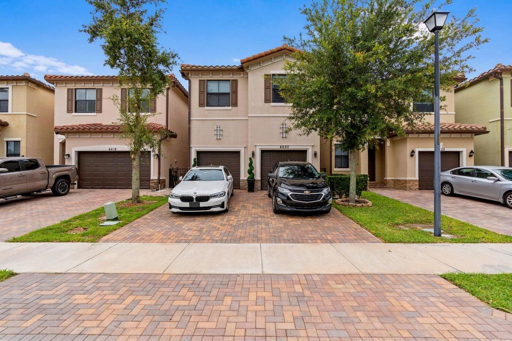 4620 NW 58th Street, Tamarac, FL 33319
