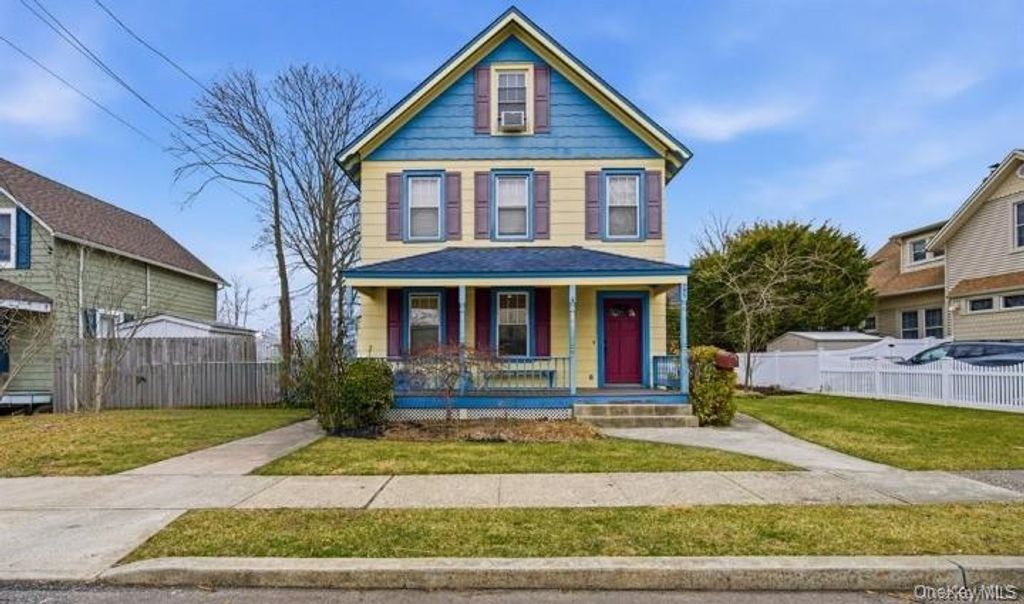 155 Smith Avenue, Islip, NY 11751