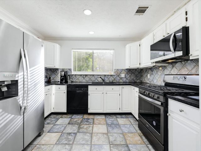 1402 Thornwood Lane, Houston, TX 77062