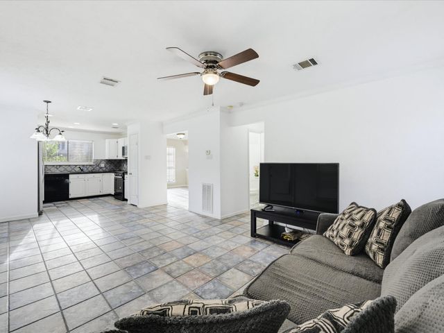 1402 Thornwood Lane, Houston, TX 77062