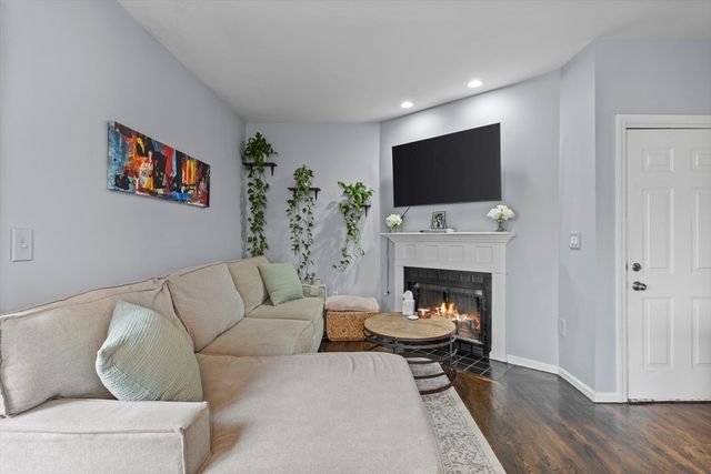 52 H Street 2, Boston, MA 02127