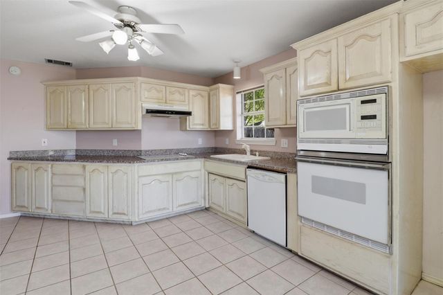 166 Turkey RUN, Meadowlakes, TX 78654