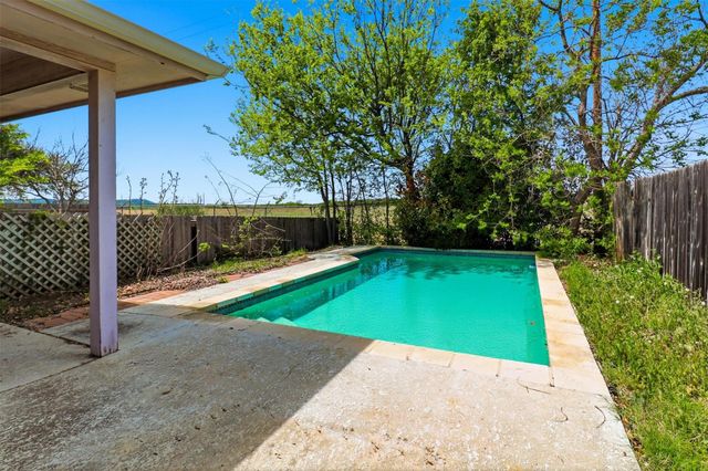 166 Turkey RUN, Meadowlakes, TX 78654