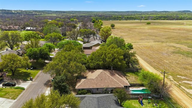166 Turkey RUN, Meadowlakes, TX 78654