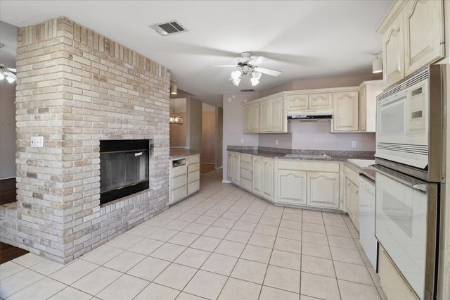 166 Turkey RUN, Meadowlakes, TX 78654