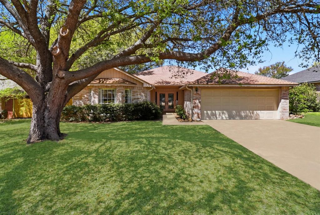 166 Turkey RUN, Meadowlakes, TX 78654