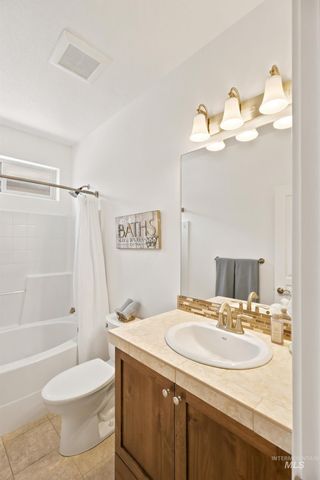 159 E San Pedro St, Meridian, ID 83646