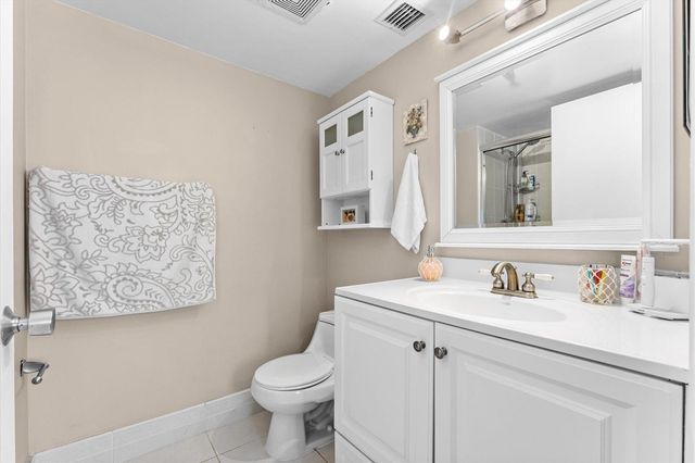 4570 NW 18th Avenue 704, Deerfield Beach, FL 33064