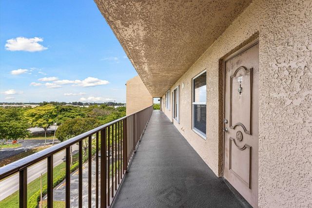 4570 NW 18th Avenue 704, Deerfield Beach, FL 33064