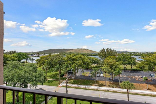 4570 NW 18th Avenue 704, Deerfield Beach, FL 33064